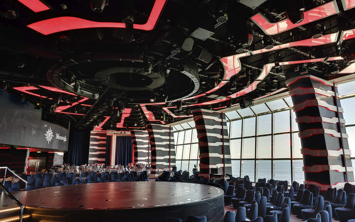 Photo Carousel Lounge